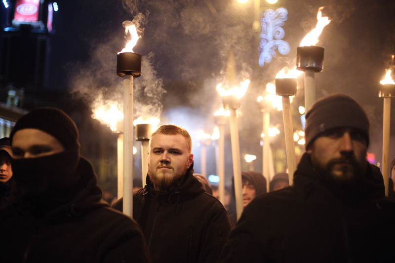 У Києві націоналісти провели смолоскипну ходу на честь Бандери (фоторепортаж)