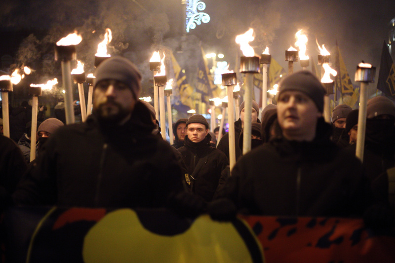 У Києві націоналісти провели смолоскипну ходу на честь Бандери (фоторепортаж)