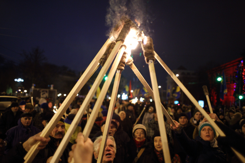 У Києві націоналісти провели смолоскипну ходу на честь Бандери (фоторепортаж)