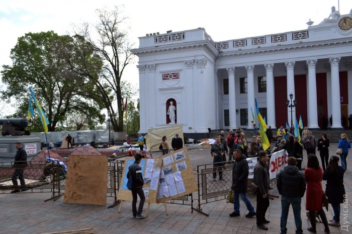 Заместитель одесского мэра силой разблокировал входы в горадминистрацию