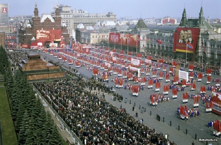 Как праздновали 1 мая в Украине при СССР и после: уникальные фото