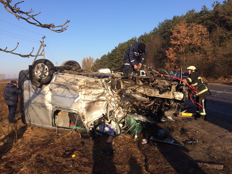 В Волынской области столкнулись два микроавтобуса, есть погибшие