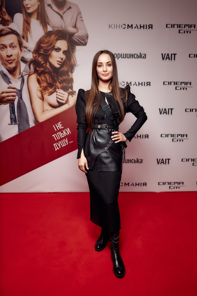 Каминская, Ступка, Мишина и другие звездные гости на гала-премьере взрослой комедии "Голая правда"