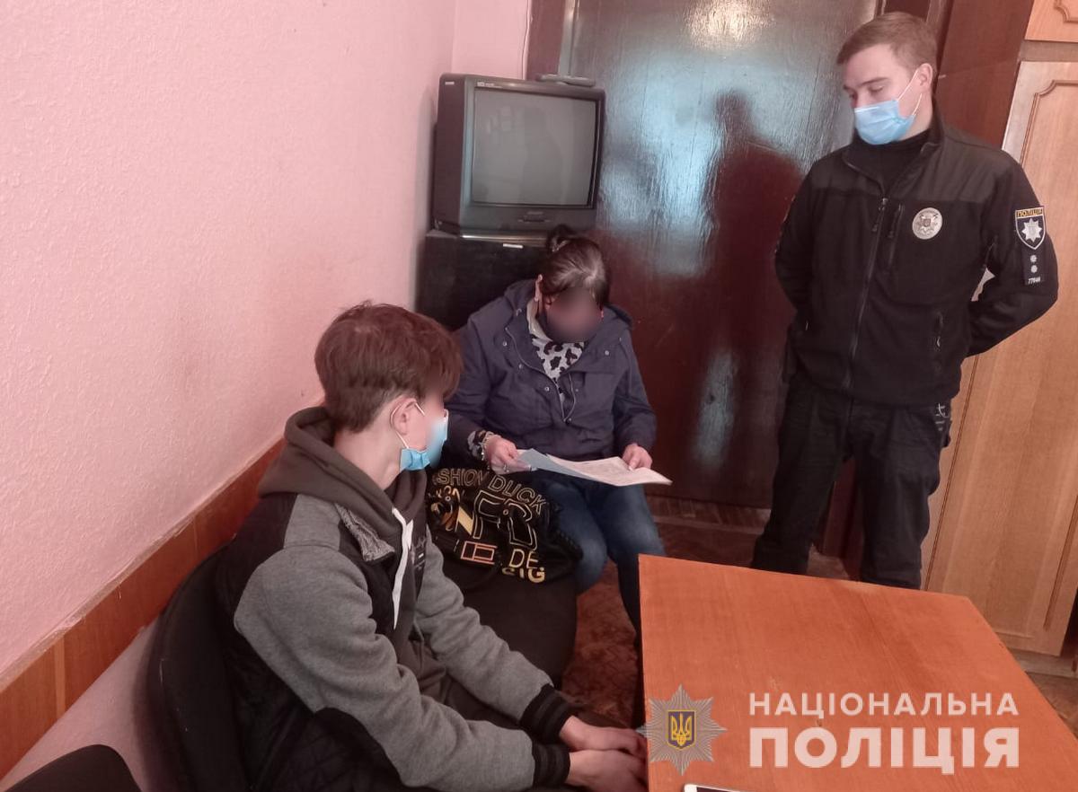 В Черновцах подросток станцевал на могиле: видео с кладбища &quot;залил&quot; в сеть