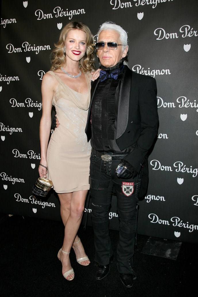 Звездный кутюрье: знаменитости в культовых нарядах от Карла Лагерфельда