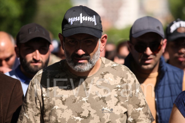 Участники протестов в Ереване направились к мемориалу &quot;Цицернакаберд&quot;