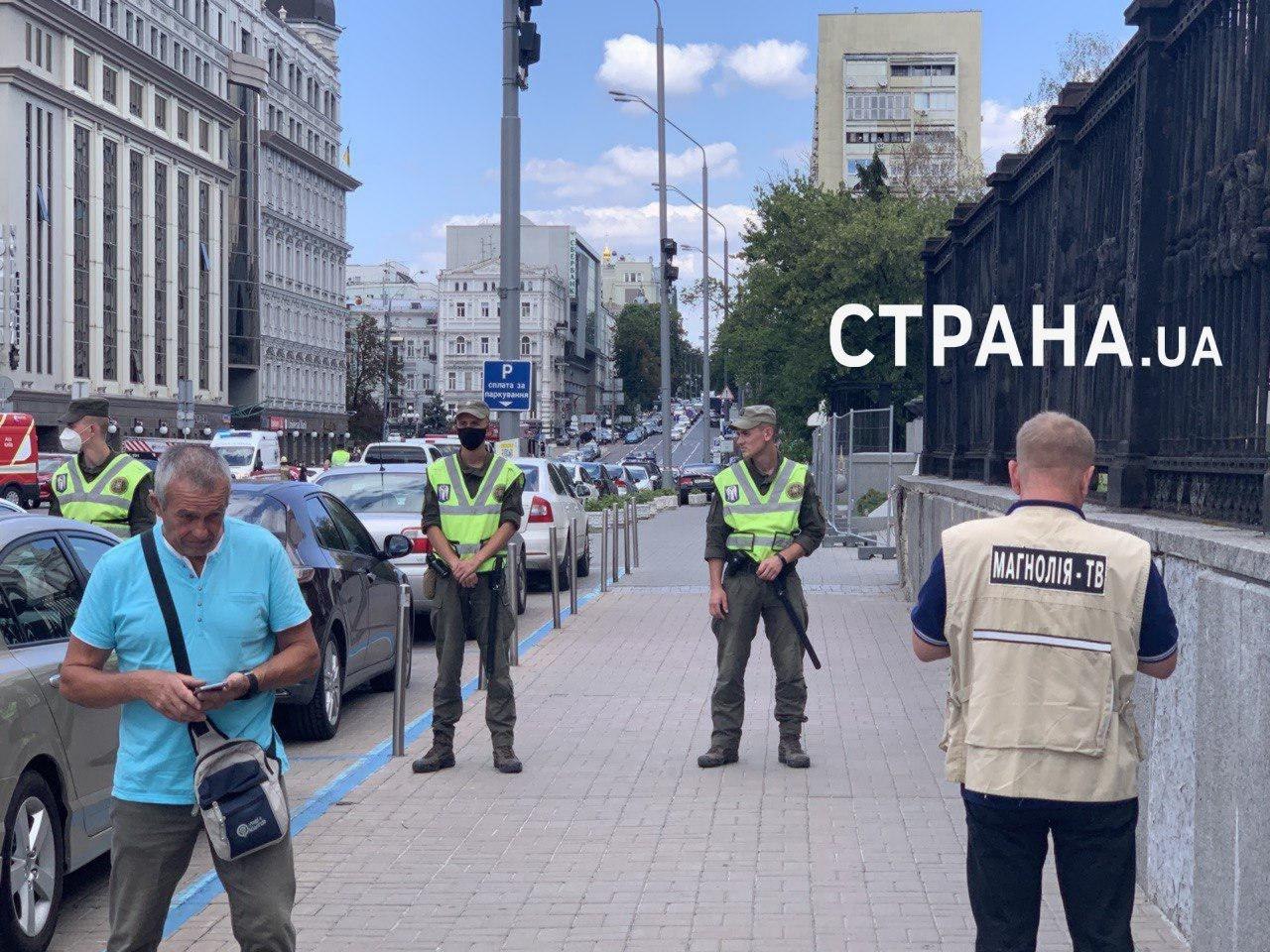 В Киеве террорист с бомбой захватил банк: куда просят не ходить (фото и видео)