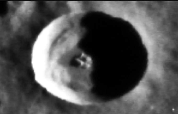 На Меркурии обнаружен &quot;корабль НЛО&quot;: фото удивили всех