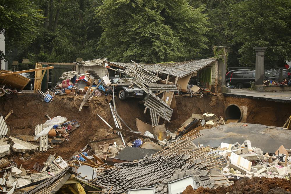 "Потоп століття": показали фото руйнівної стихії в Німеччині