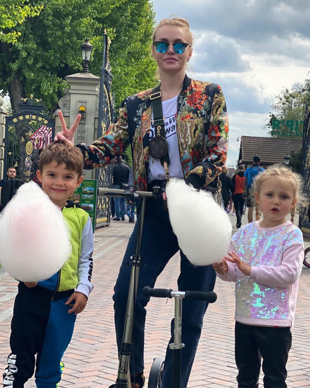 Вирвалися на свободу: Слава з НеАнгелів показала дітям світ "особливої розкоші і багатства"