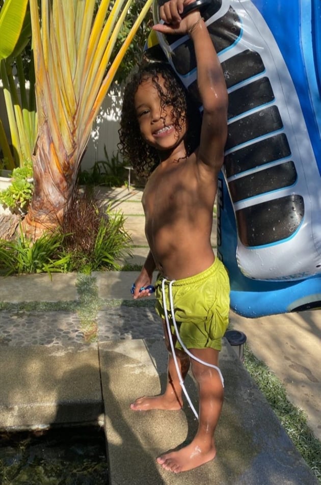 Идеальная мамочка: Ким Кардашьян растрогала сеть необычным фото детей