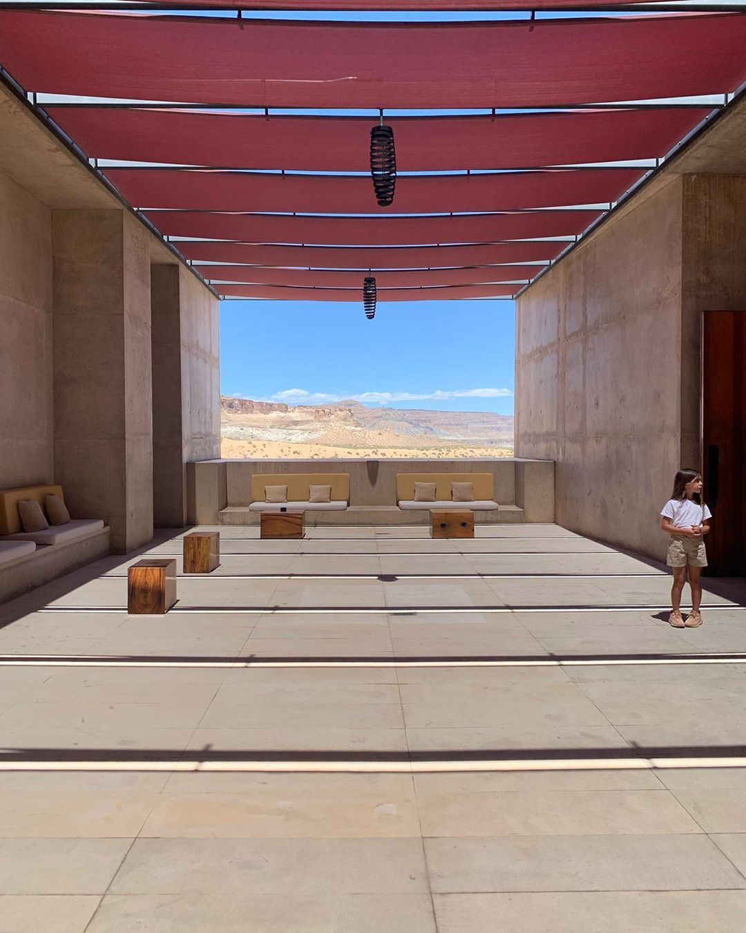 Какие они хорошенькие! Кортни Кардашьян умилила сеть фото с подросшими детьми