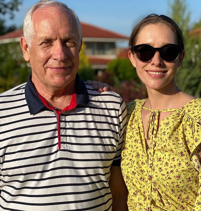 Папина дочка: Катя Осадчая показала редкое фото с родителями и впечатлила подарком для папы