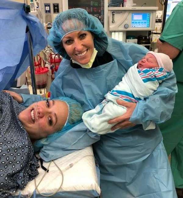 Впервые в мире две женщины выносили одного ребенка