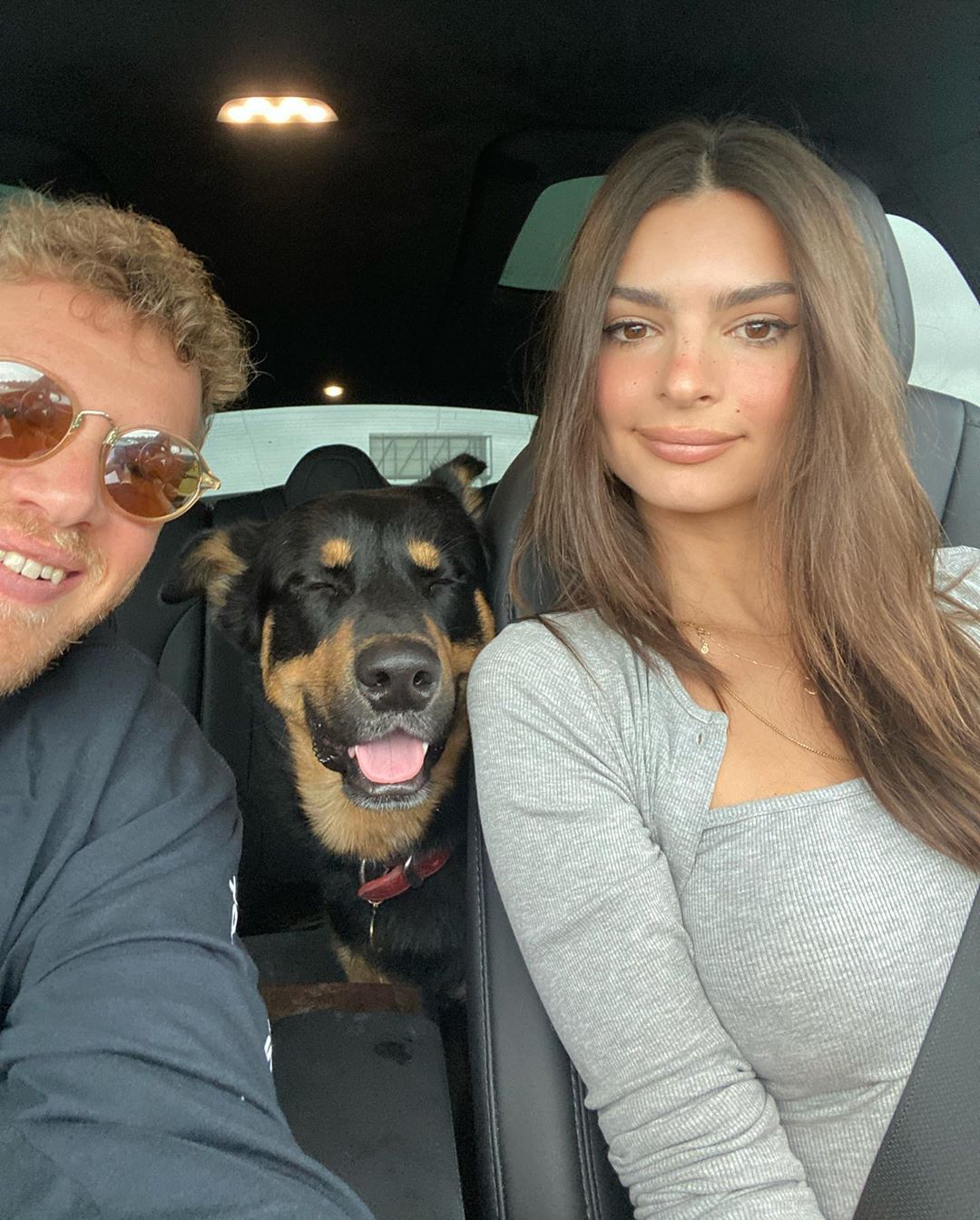 Идеальная семья: Эмили Ратаковски показала редкие домашние кадры с любимым мужем