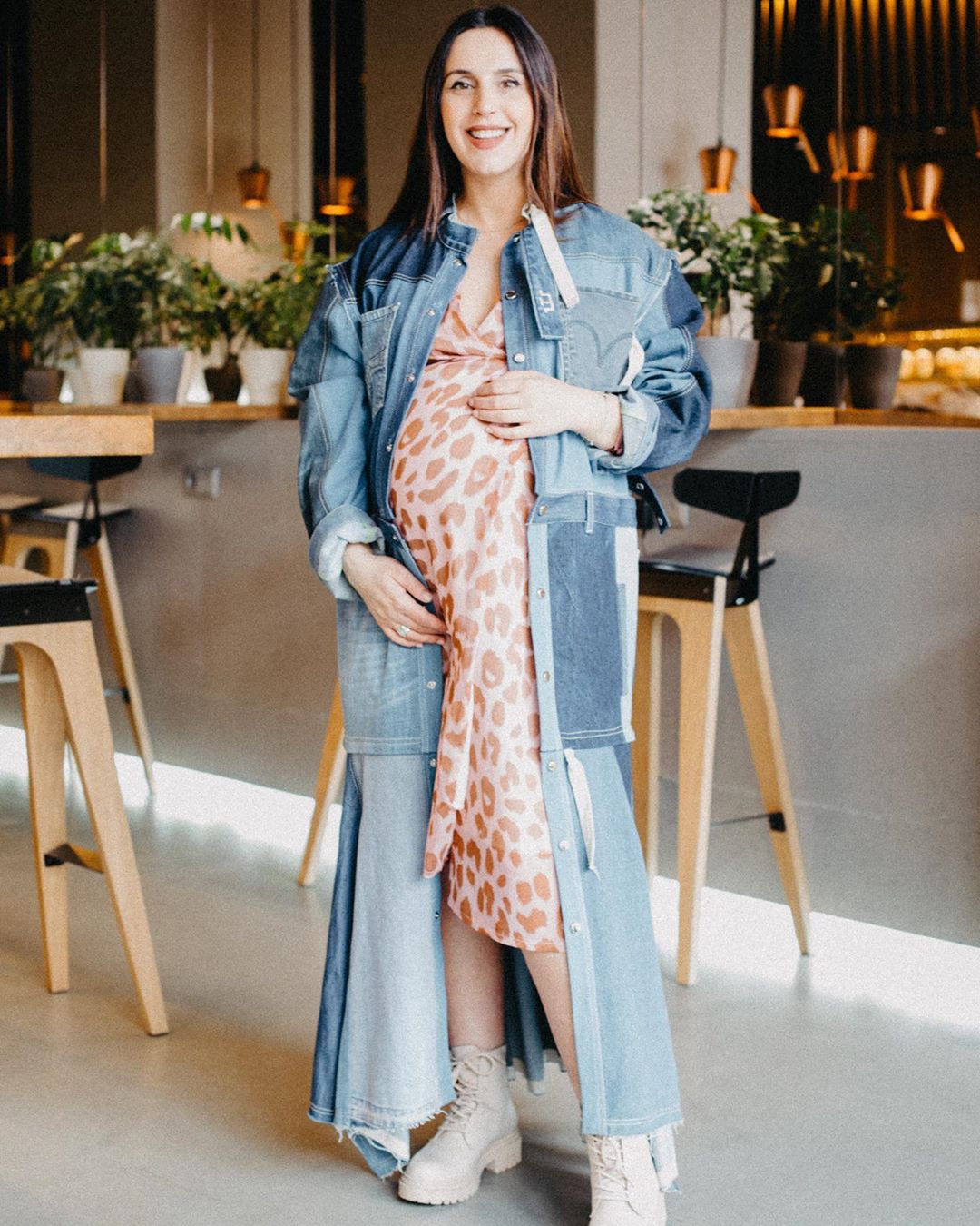 Увірватися в літо: вагітна Джамала показала, як релаксує у басейні