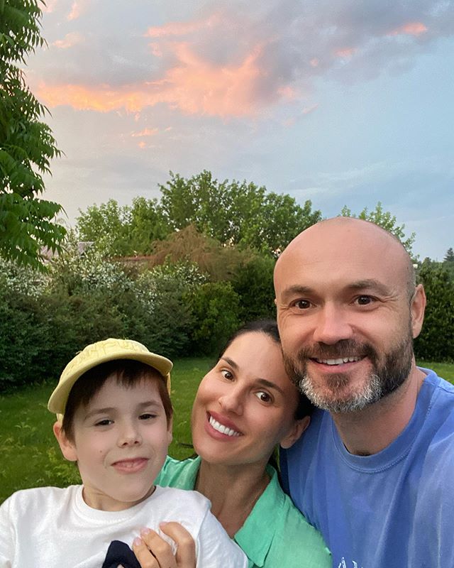 Одне ціле: Маша Єфросиніна замилувала мережу абсолютним щастям в компанії коханих чоловіків