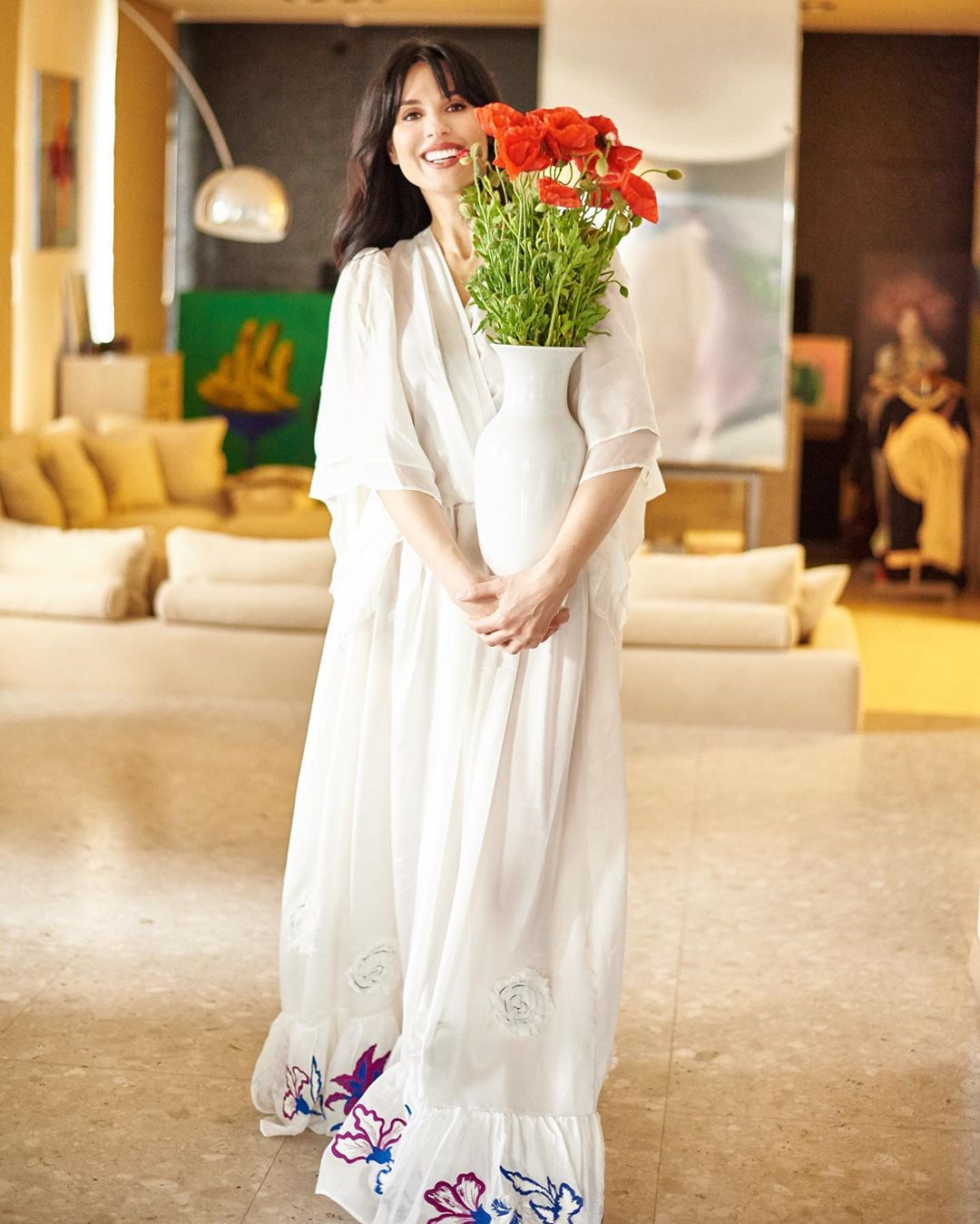 Украинская Моника Беллуччи: Ефросинина с маками в руках восхитила летним луком