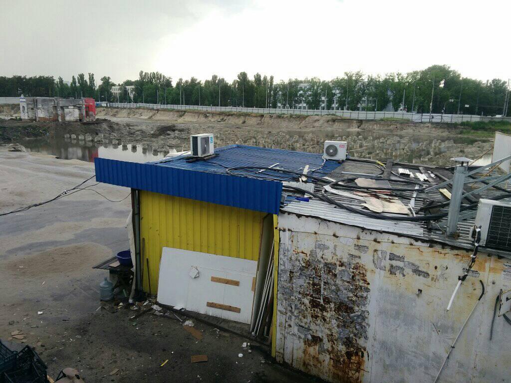 В Киеве стройка скандального ТРЦ превратилась в огромный грязный &quot;бассейн&quot;