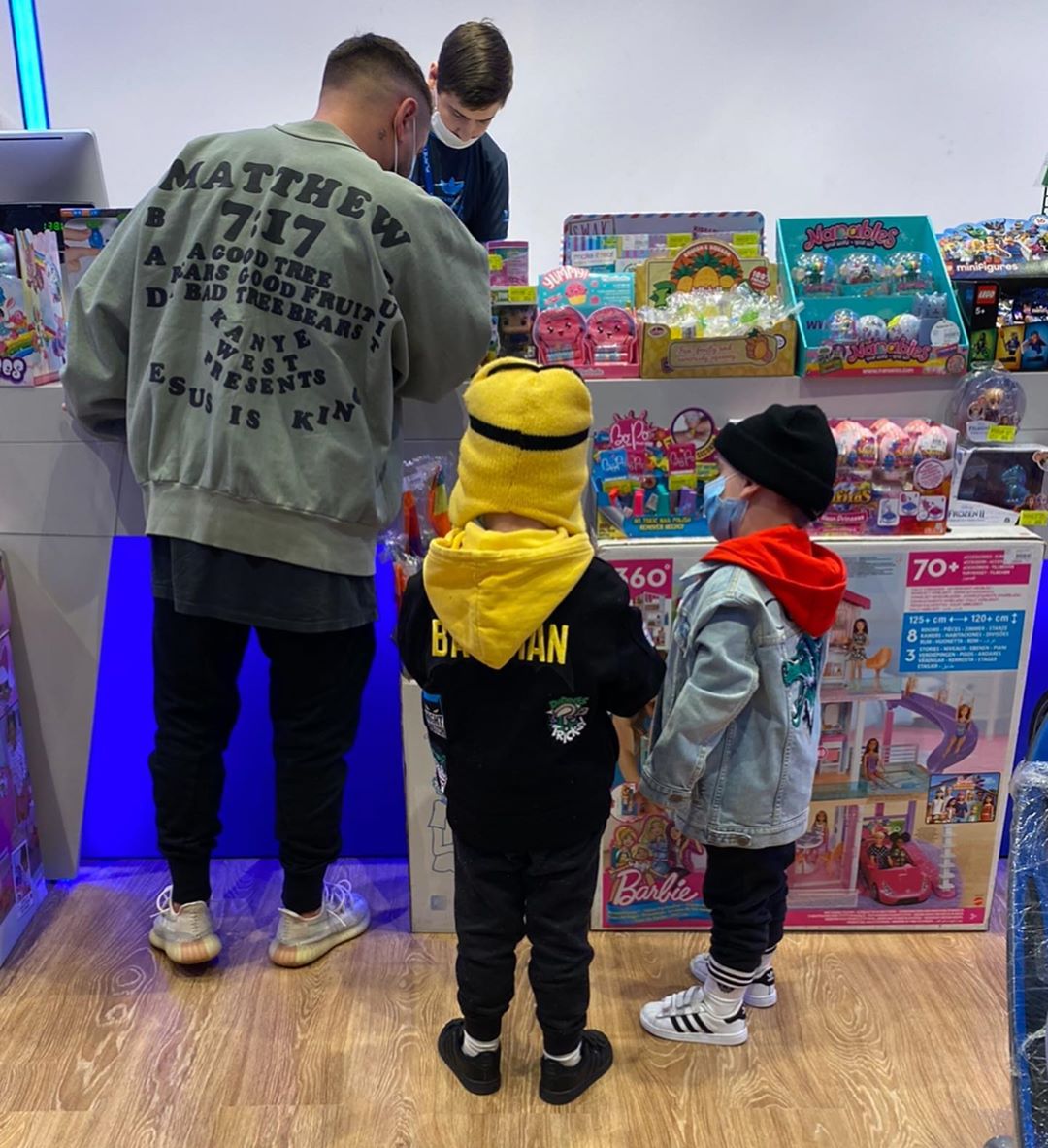 Идеальный папа: жена MONATIK'а растрогала сеть нежными фото певца с сыновьями