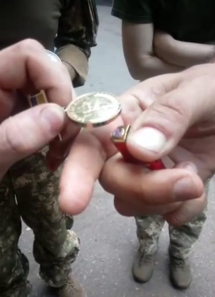 Ветеран АТО вибачився за фейк про пластикові медалі для бійців ЗСУ