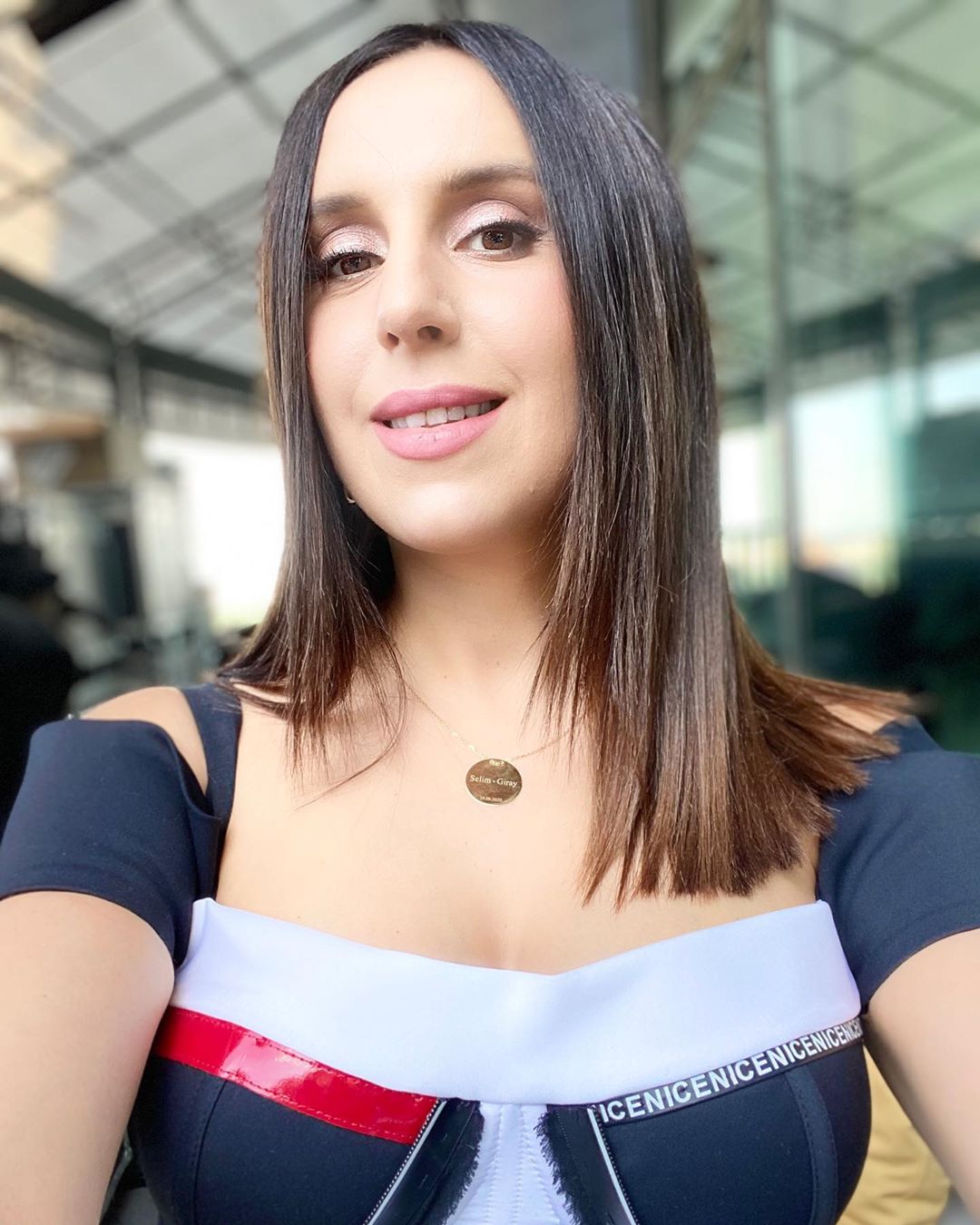 Вже повернулася до роботи: Джамала вразила підтягнутою фігурою після пологів