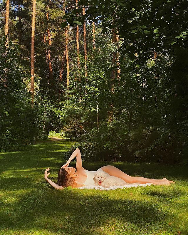 Афродіта! Внучка Ротару в купальнику захопила витонченою фігурою на яскравих фото