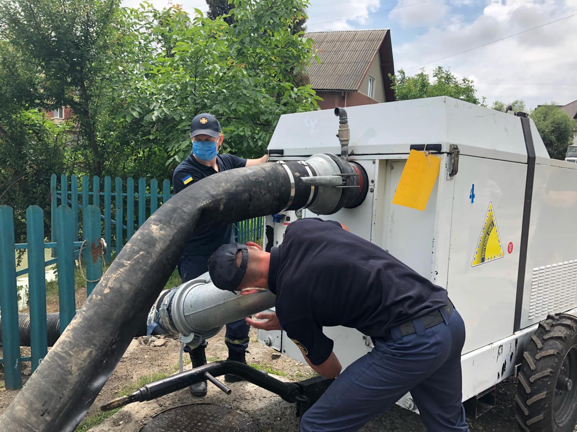 Потопи на заході України: що відомо на поточний момент (фото і відео)