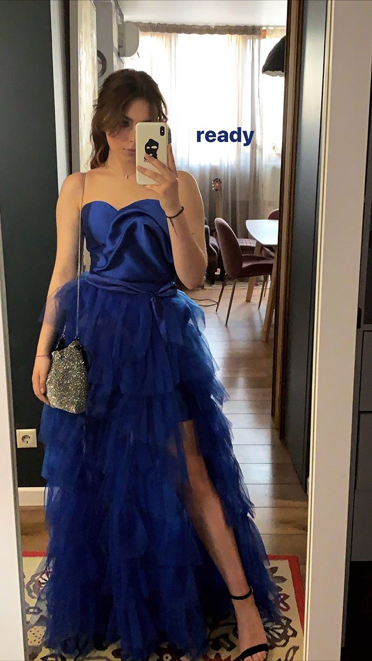 Прощай, школа: 17-річна дочка Олени Кравець захопила розкішним вбранням на випускний