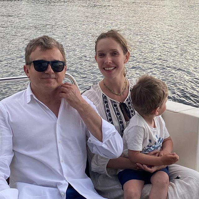 Прекрасный пример: Горбунов и Осадчая в вышиванке взбудоражили сеть фото с сыночком