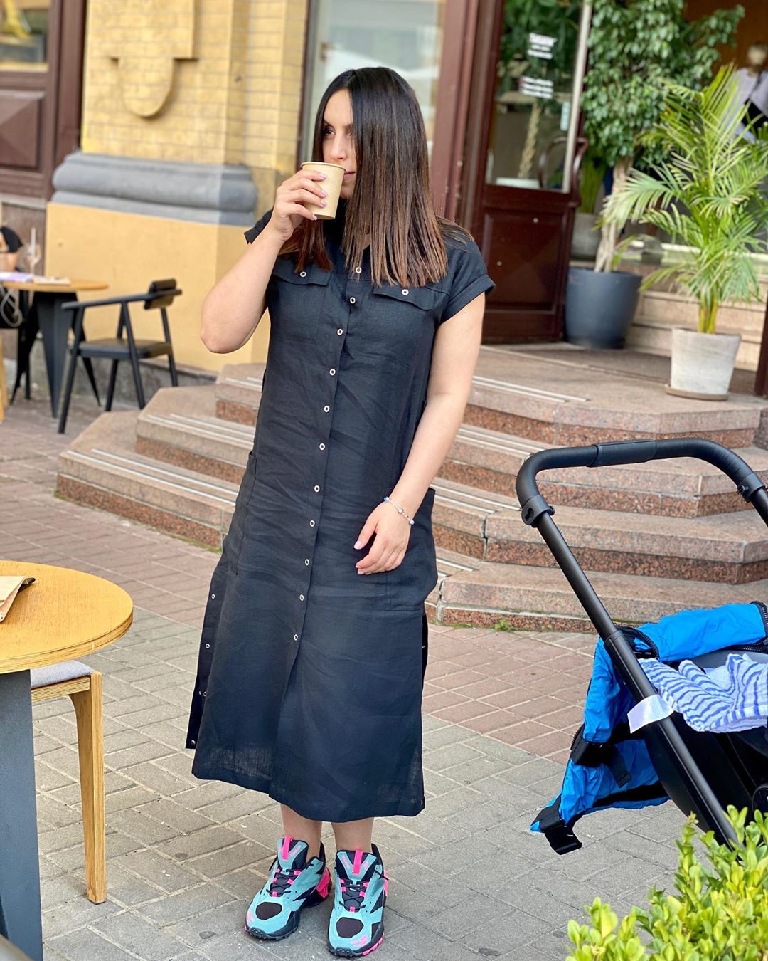 В стильному платті-сорочці: Джамала показала прогулянку з новонародженим сином