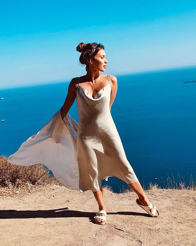 Дико хочу удивить: Регина Тодоренко в легком платье заинтриговала заявлением