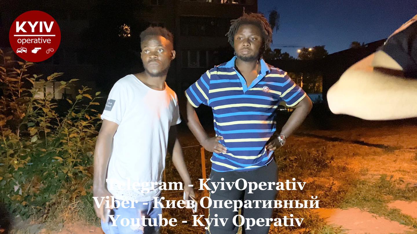 У Києві напали на темношкірих студентів: дістали з машини і почали бити