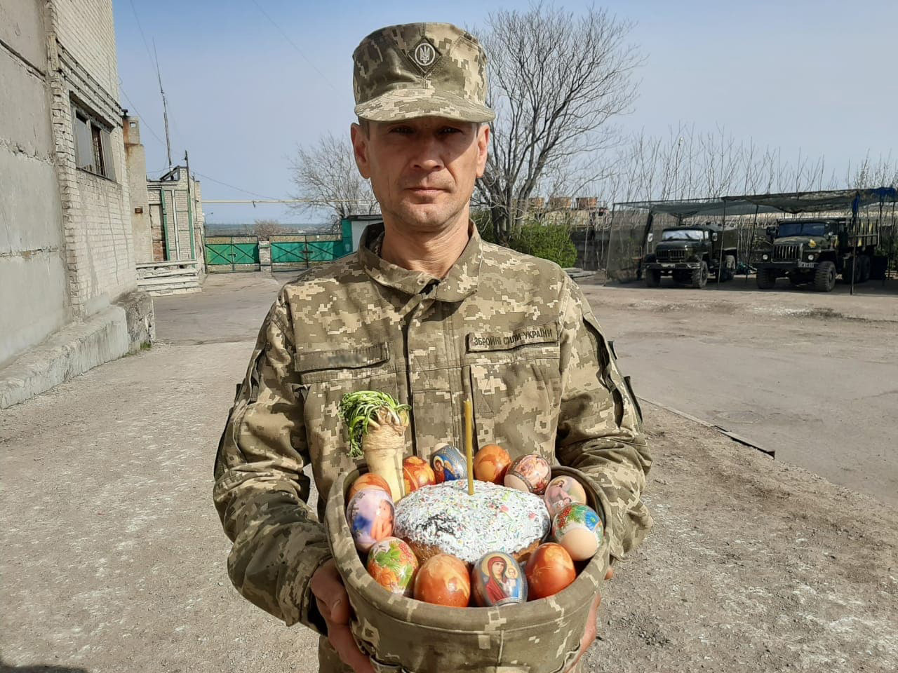 Українські бійці зустріли Великдень на Донбасі: вражаючі фото