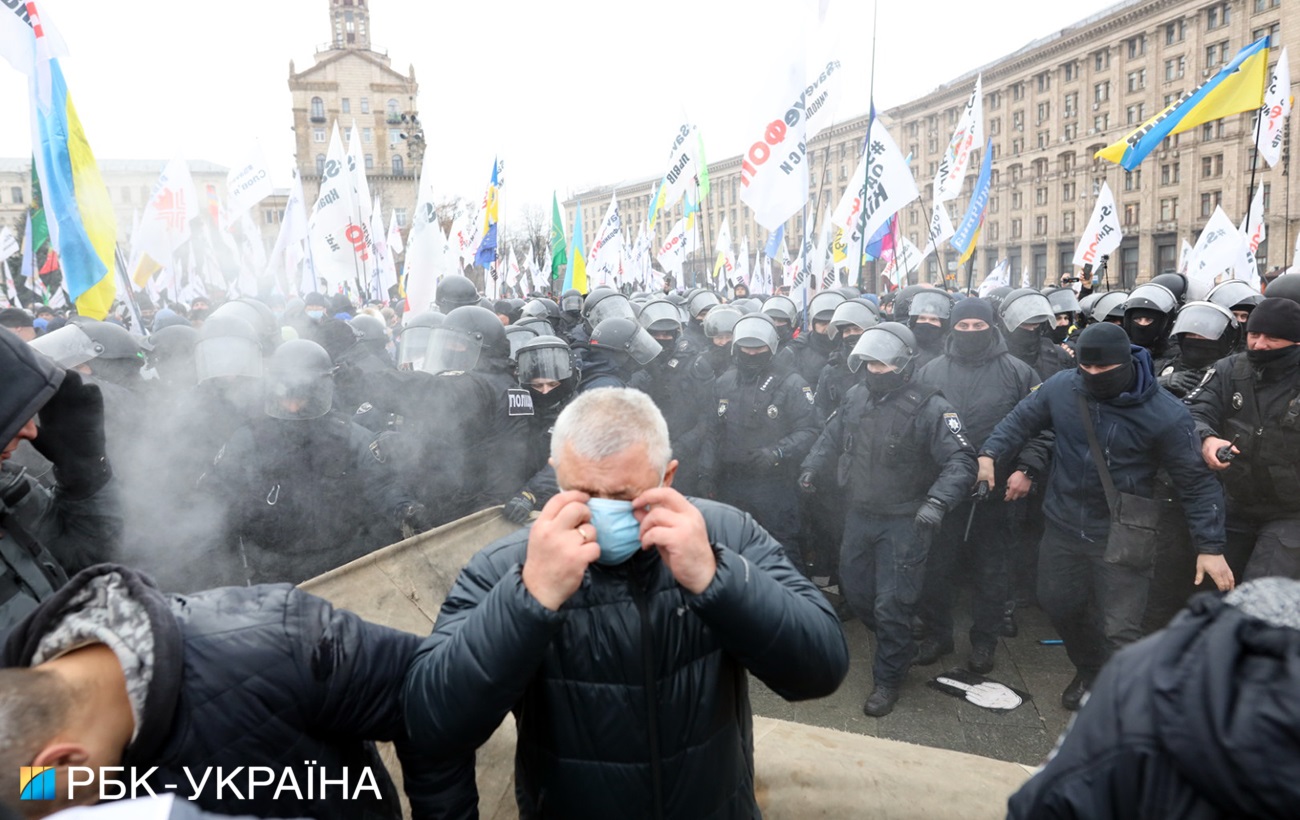 ФОПи встановили намети на Майдані після жорстокої бійки з поліцією (багато фото)