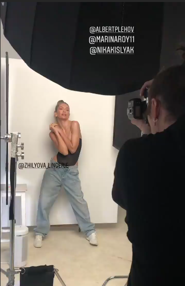 Віра Брежнєва позувала в прозорому боді від українського бренду