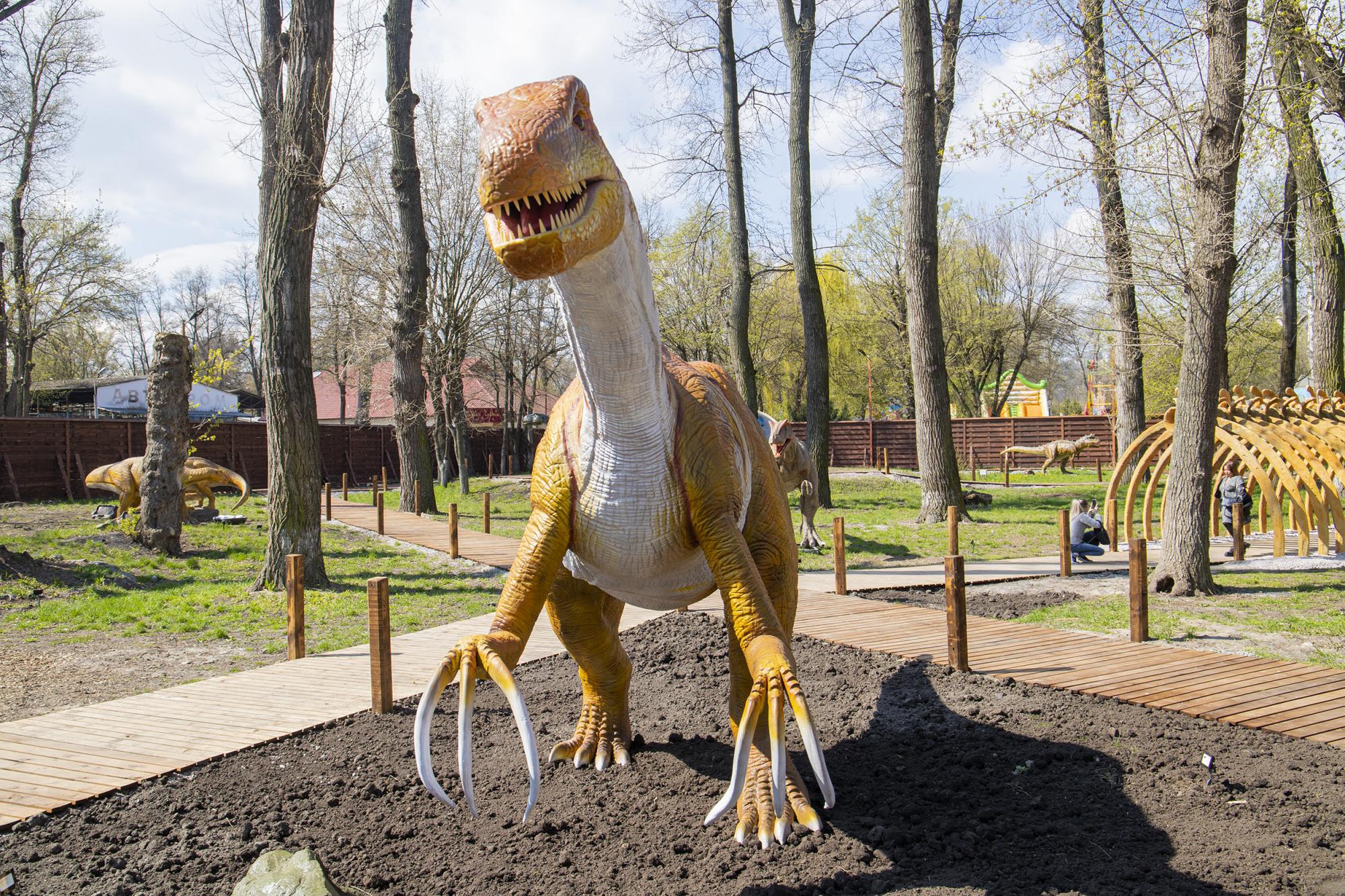 У Києві з'явиться найбільший парк з динозаврами в Україні: названа дата відкриття