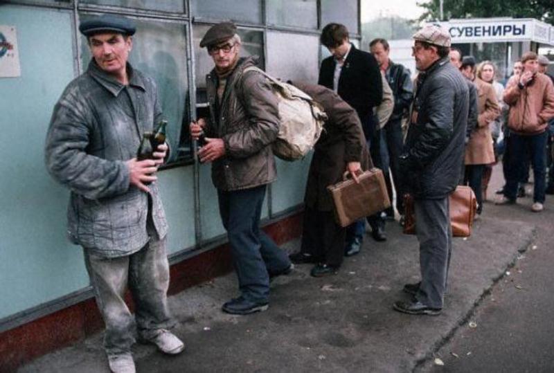 З'явилися правдиві фото життя "алкашів" в СРСР. На них складно дивитися без жаху
