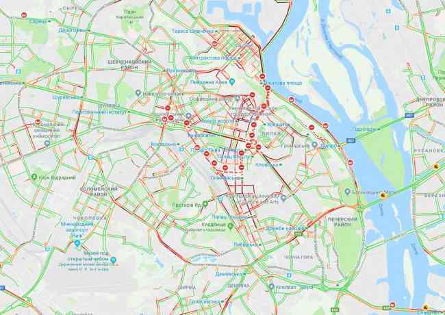 У центрі Києва утворилися численні затори