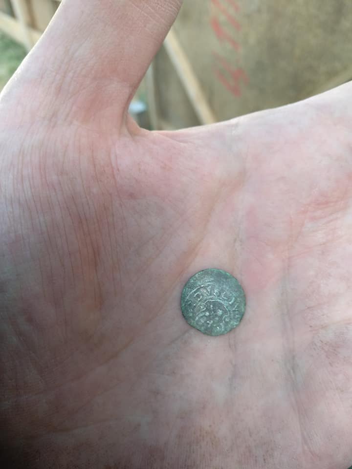 Біля стін Софії Київської на руїнах будівлі з язичницькими знаками знайшли новий артефакт