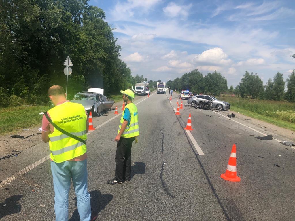 Во Львовской области произошло ДТП с участием четырех автомобилей, есть погибшие