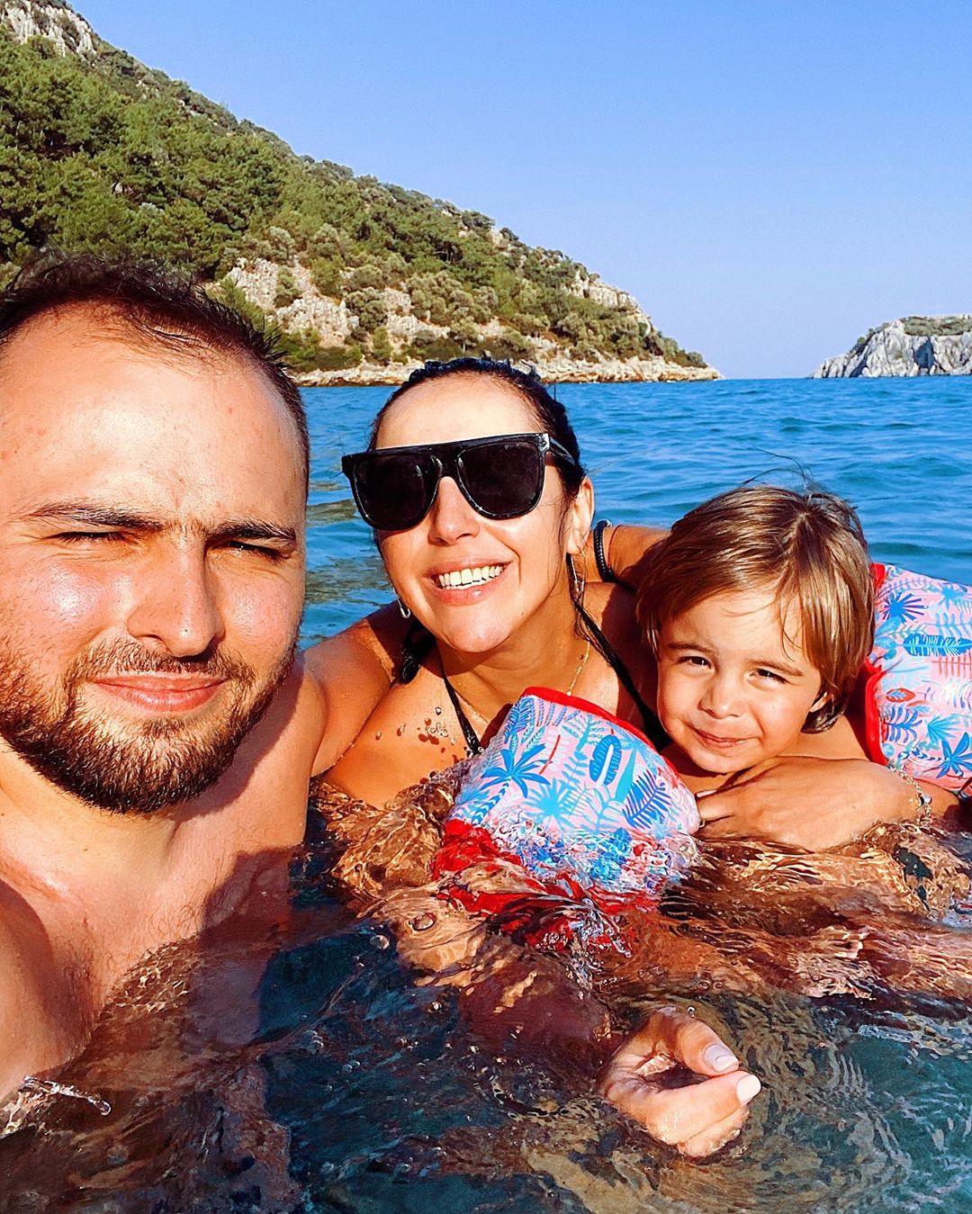 Море - це щастя: Джамала поділилася яскравими сімейними фото з відпочинку в Туреччині