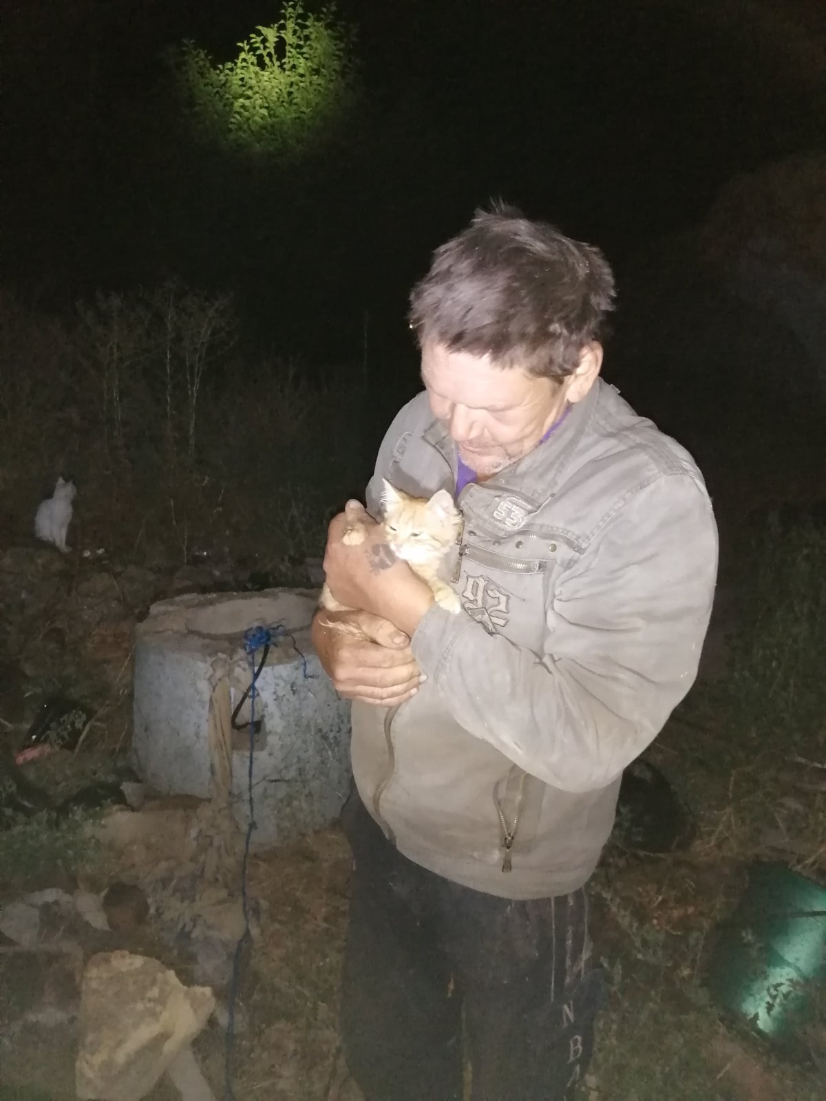 Спасал котенка: под Одессой мужчина упал в колодец