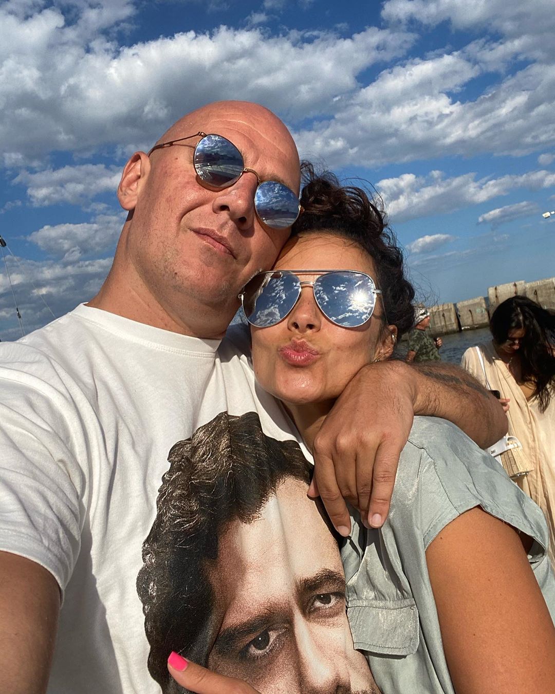 Снова вместе: Потап умилил сеть солнечным фото в объятиях Каменских