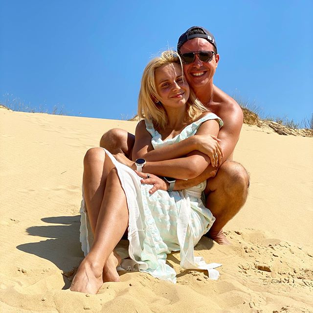 Бесподобные! Лилия Ребрик с мужем устроили романтику посреди украинской пустыни