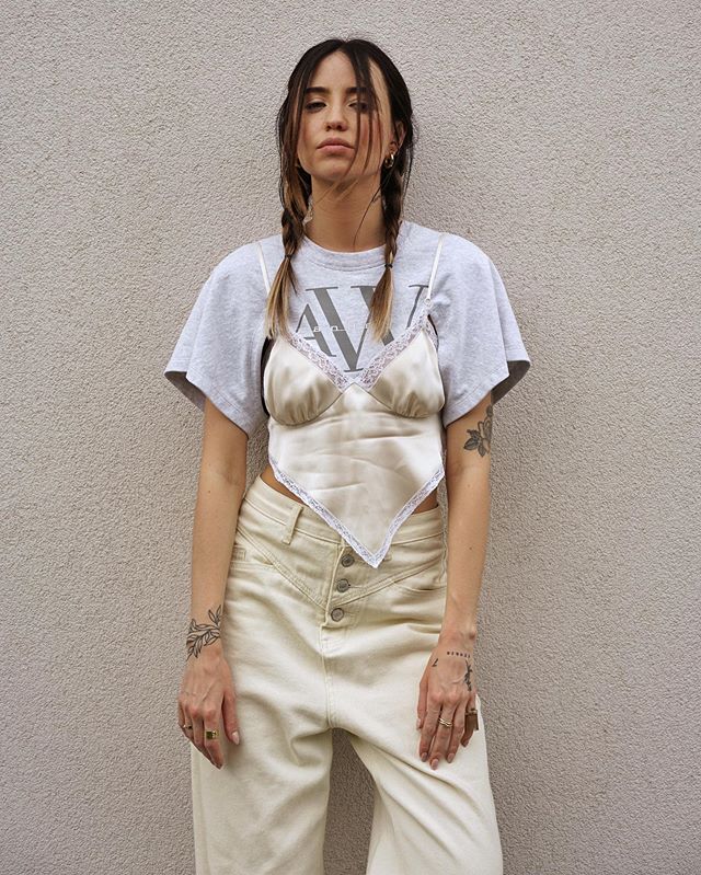 Что за мода? Надя Дорофеева вызвала споры в сети экстравагантным аутфитом