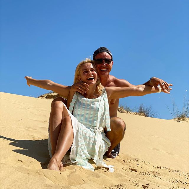 Бесподобные! Лилия Ребрик с мужем устроили романтику посреди украинской пустыни