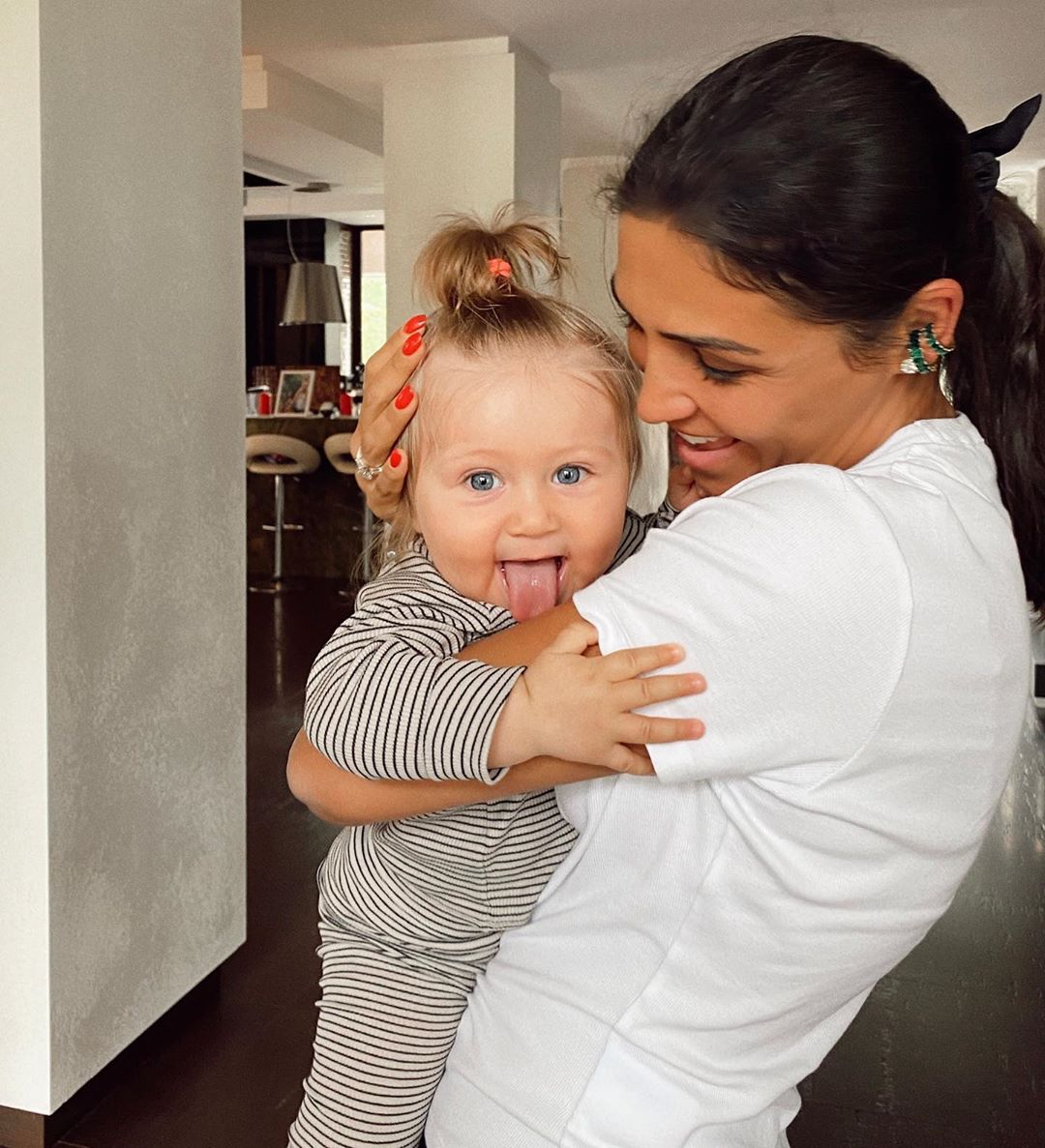 Схудла на 14 кілограмів після пологів: Санта Дімопулос показала вражаючі фото