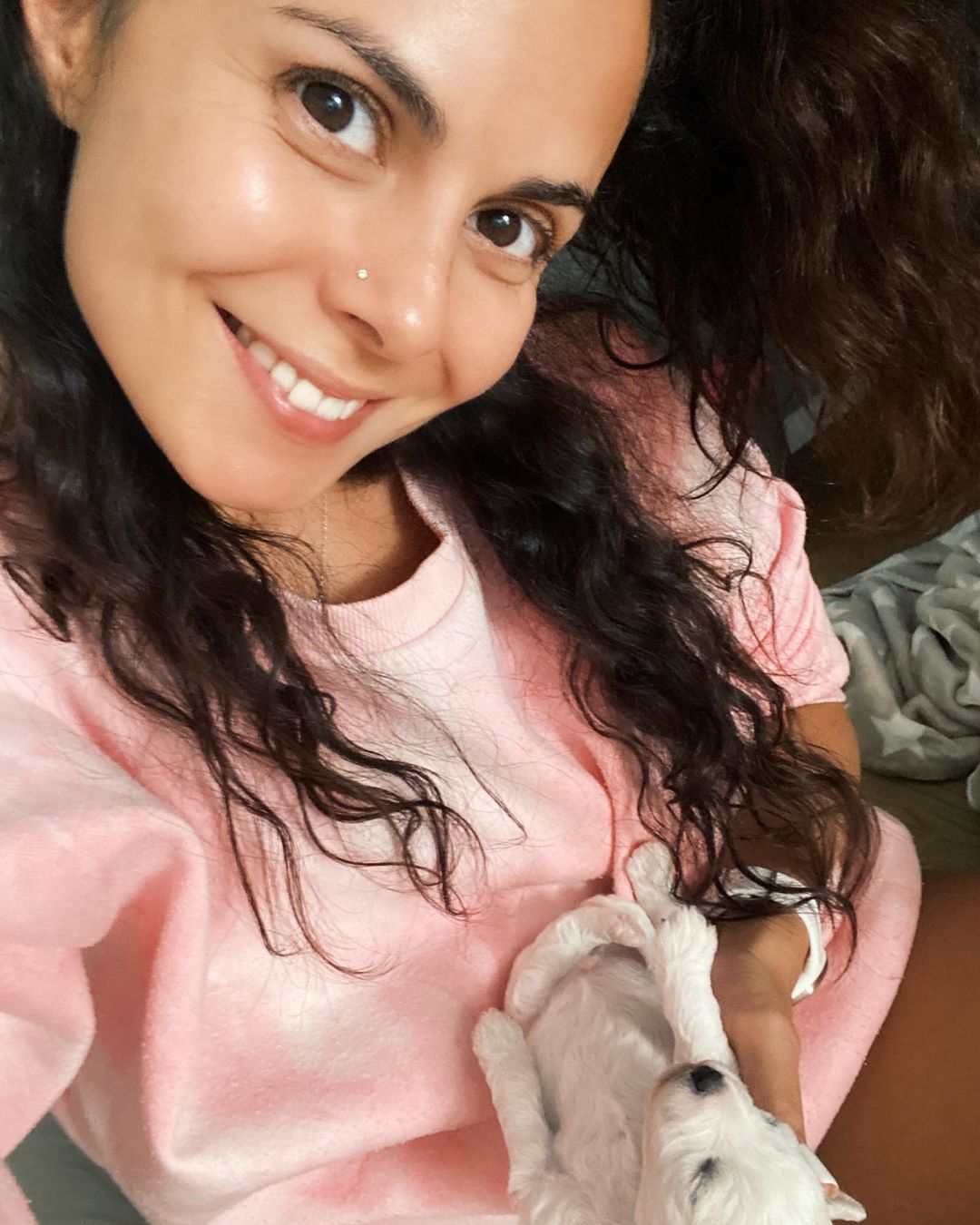 Как это мило! Каменских в пижаме и без макияжа умилила нежностью с малышом