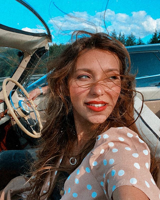 Моментально деградую: Тодоренко в ретро-образі поміркувала про проблеми сучасних батьків